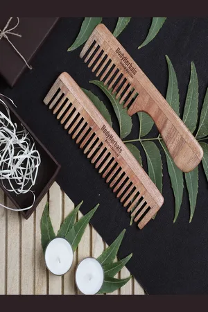 BodyHerbals Set Of 2 Anti Static Handmade Neem Wood Handle Rake & Wide Tooth Comb