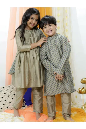 Vastramay Girls Ethnic Motifs Printed Round Neck A-Line Kurta & Trousers With Potli Bag