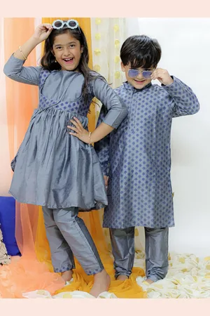 Vastramay Girls Ethnic Motifs Printed Round Neck Pleated Kurta & Trousers With Potli Bag