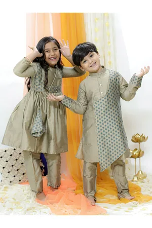 Vastramay Girls Ethnic Motifs Printed Round Neck Pleated Kurta & Trousers With Potli Bag