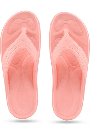 Kraasa Women Textured Rubber Thong Flip-Flops