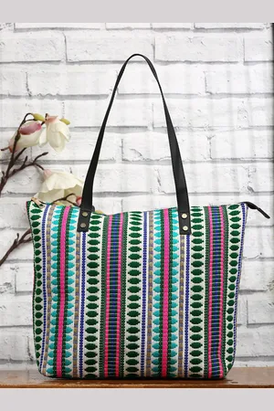 Sangria Textured Handheld Bag