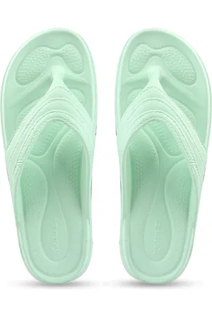 Kraasa Women Textured Rubber Thong Flip-Flops