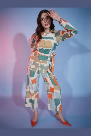 BuyNewTrend Loose-Fit Abstract Printed Belted Shirt & Palazzos