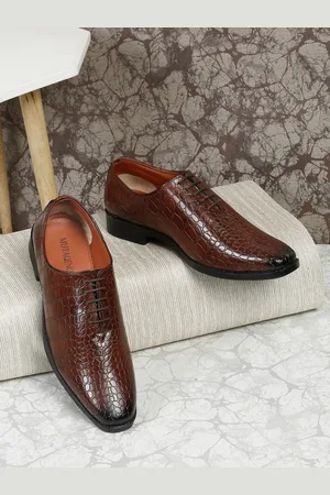 MUTAQINOTI Men Textured Lightweight Leather Formal Derbys