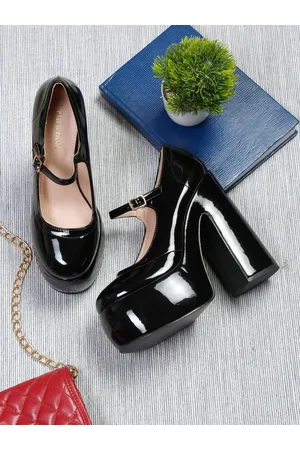 Round toe hot sale platform heels