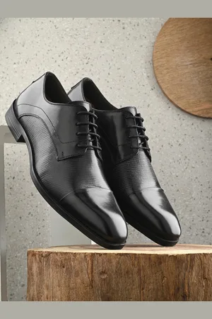 San Frissco Men Textured Leather Formal Derbys