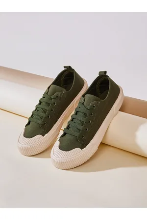 Styli Men Canvas Contrast Sole Sneakers