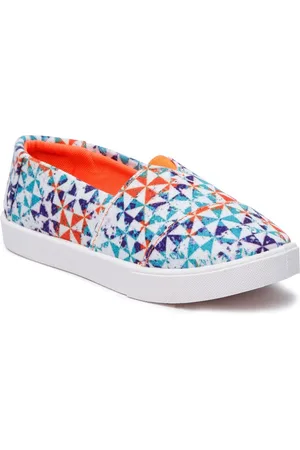 YK Girls Abstract Printed Canvas Contrast Sole Slip On Sneakers