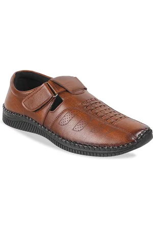 Metro Men Textured Shoe-Style Sandals
