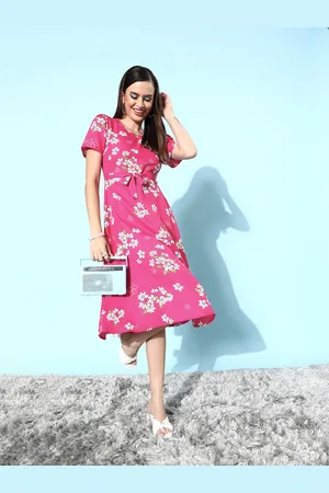 DressBerry Women Pink & White Floral Printed Keyhole Neck Midi Dress With A Belt