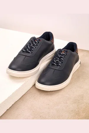 Styli Men Contrast Sole Sneakers