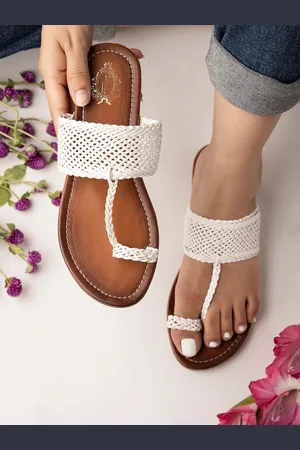 Shoetopia Girls Ethnic Textured One Toe Flats