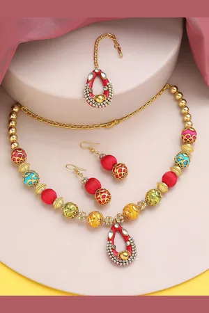Akshara Clothing Gold-Plated Stone Studded & Beads Beaded Necklace With Earrings & Maang Tika