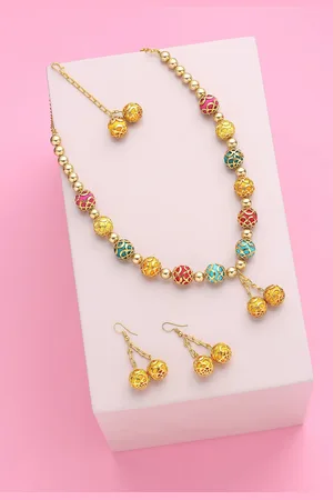 Akshara Clothing Gold-Plated Beads Beaded Necklace With Earrings & Maang Tika