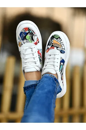 Shoetopia Girls Printed Lightweight Lace-Up Sneakers