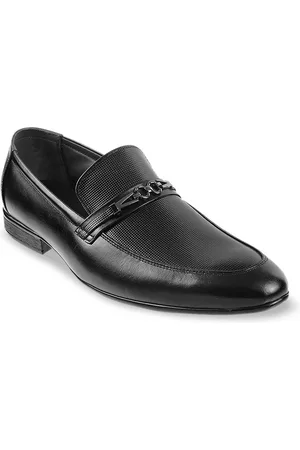 Metro Men Black Textured Leather Formal Loafers