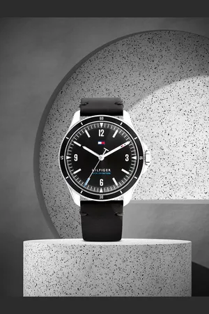 Tommy Hilfiger Men Black Patterned Dial & Leather Straps Analogue Watch - TH1791904W