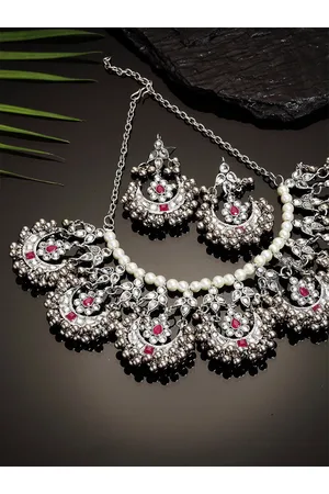 karatcart Silver & Red Oxidised Kundan Studded Choker Necklace Set