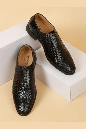Teakwood Leathers Men Round Toe Leather Formal Oxfords