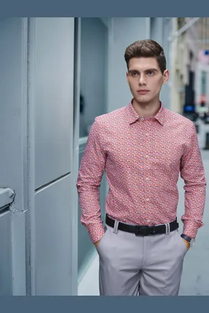 Invictus Men Red & White Slim Fit Printed Smart Sustainable Casual Shirt