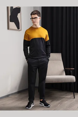 Invictus Men Mustard Yellow & Black Colourblocked Pullover