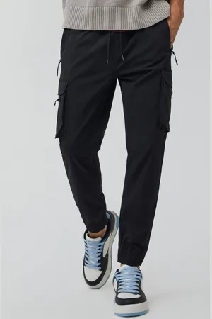 XYXX Men Skinny Fit Solid Pitch Black Cargo Joggers