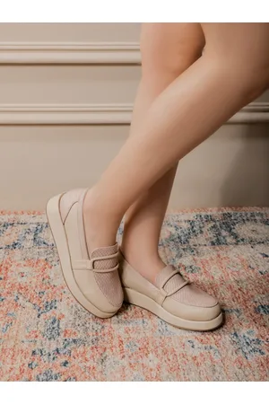 SHEZONE Women Textured Lightweight Heeled Loafers