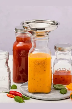 Kilner Transparent Glass Juice & Sauce Bottle-1L