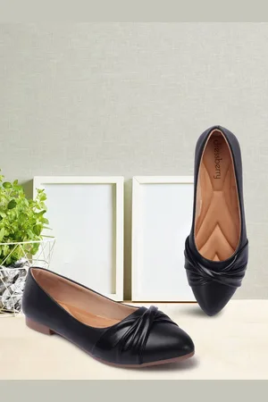 DressBerry Black Twisted Detail Pointed Toe Ballerinas
