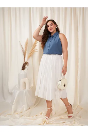 Berrylush Blue Spread Collar Sleeveless Opaque Casual Shirt