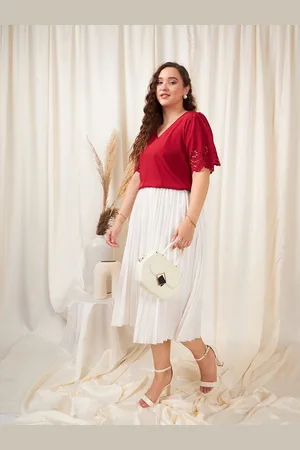 Berrylush Plus Size V-Neck Puff Sleeves Cut-Out Schiffli Regular Top