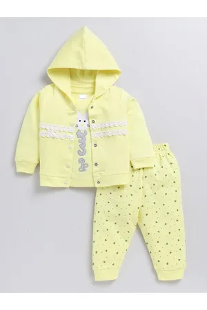 Moms Love Infant Girls Typography Printed Sweatshirt With Trousers & Shrug