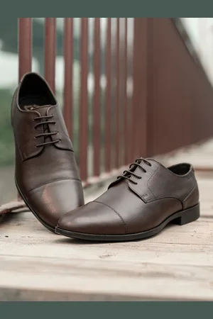 Red Tape Men Textured Leather Formal Derbys