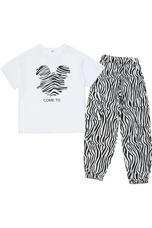 Stylecast Girls White Abstract Printed Pure Cotton T-shirt With Pyjamas