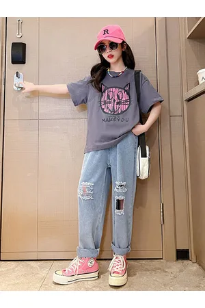 Stylecast Girls Grey Printed Pure Cotton T-shirt With Jeans