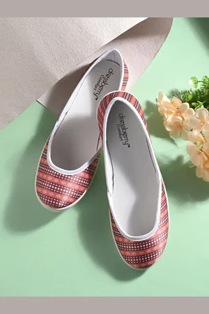 DressBerry Brown & White Round Toe Ballerinas