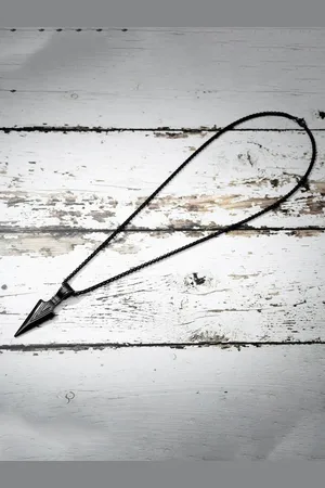 Meenaz Men Textured Arrow-Charm Geometric Pendant With Chain