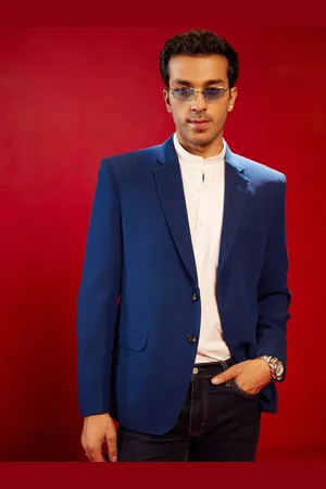 Vastramay Notched Lapel Slim-Fit Single-Breasted Blazers