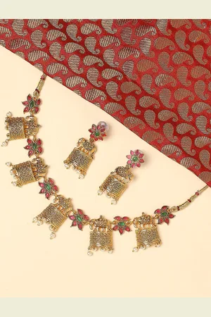 OOMPH Kundan Studded & Pearls Beaded Jewellery Set