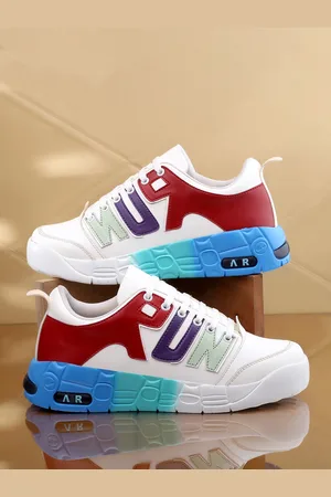 Kraasa Men Printed Contrast Sole Sneakers
