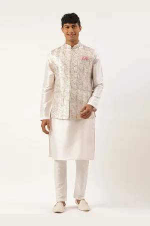 TheEthnic.Co Mandarin Collar Jacquard Kurta With Pyjama & Nehru Jacket