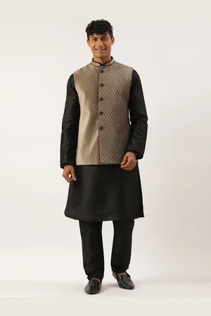 TheEthnic.Co Thread Work Kurta with Pyjamas & Nehru Jacket