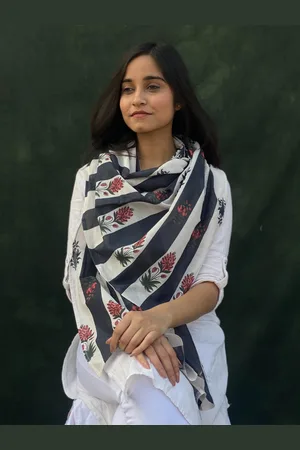 BUTA BUTI Floral Printed Cotton Scarf