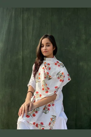 BUTA BUTI Floral Printed Cotton Scarf
