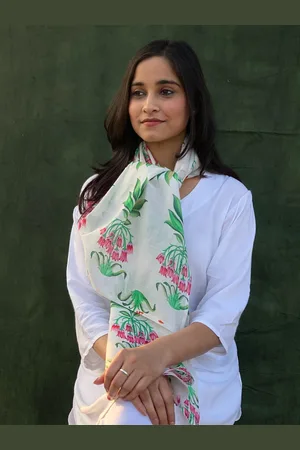 BUTA BUTI Floral Printed Cotton Scarf