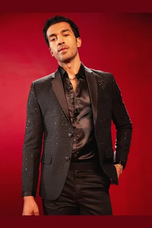 Vastramay Embroidered Slim Fit Single Breasted Blazer