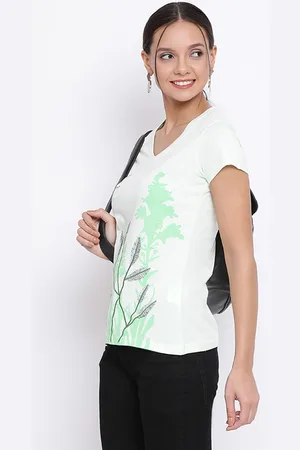 Crimsoune Club Women Green Printed V-Neck T-shirt