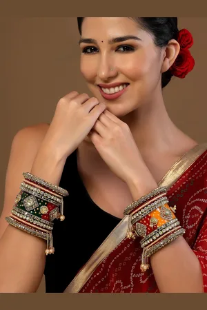 PANASH Set Of 18 Gold-Plated Stones Studded & Pearls Beaded Bangles Chuda Set