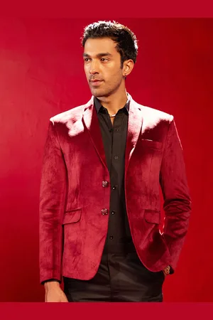 Vastramay Single-Breasted Slim-Fit Velvet Blazers